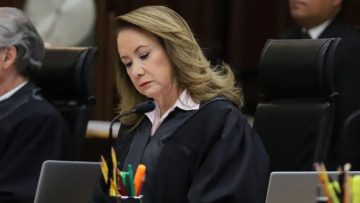11-Oposicion-pide-continuar-investigacion-sobre-plagio-de-Yasmin-Esquivel